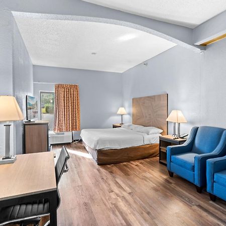 Hotel Baymont By Wyndham Lawrence Exteriér fotografie