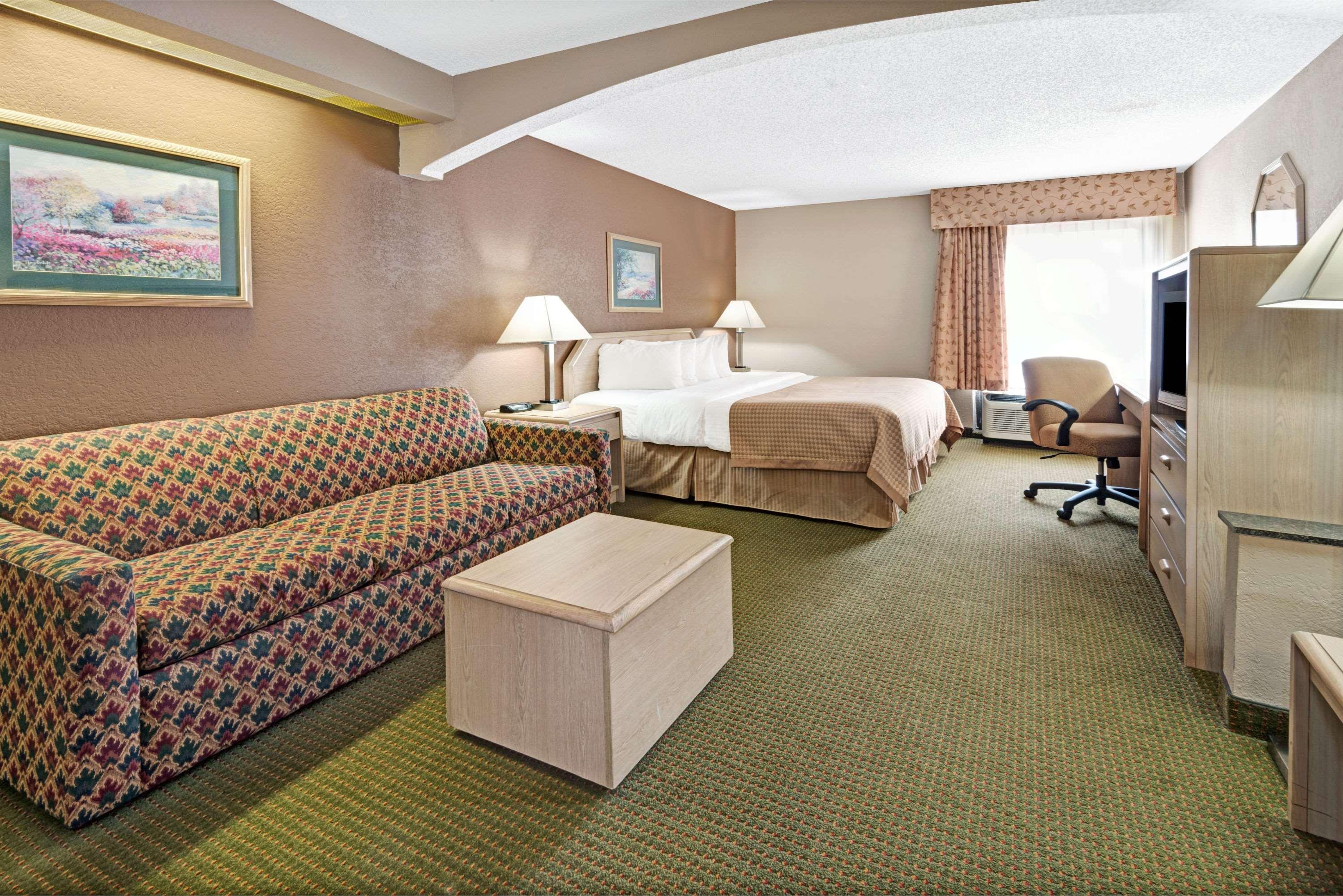 Hotel Baymont By Wyndham Lawrence Exteriér fotografie